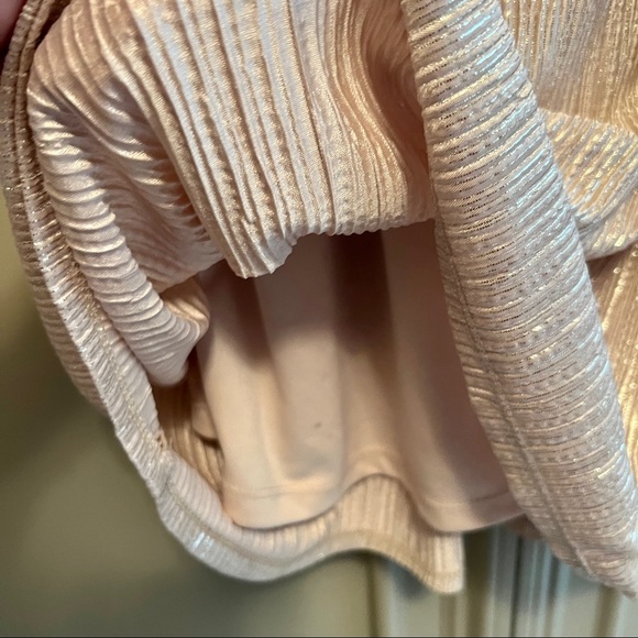 Leith Blush Silver Crinkle V-Neck Formal Mid Length Dress Size 8-10 Wedding Vibe - Picture 4 of 6